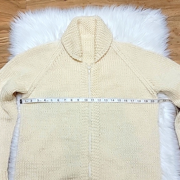 Vintage | Hand Knitted Man's Best Friend Cardigan - Picture 10 of 16